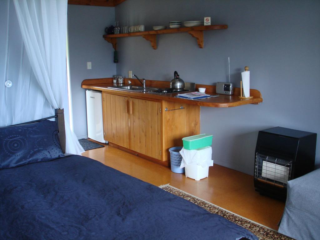 Manuka Lodge Tryphena Extérieur photo
