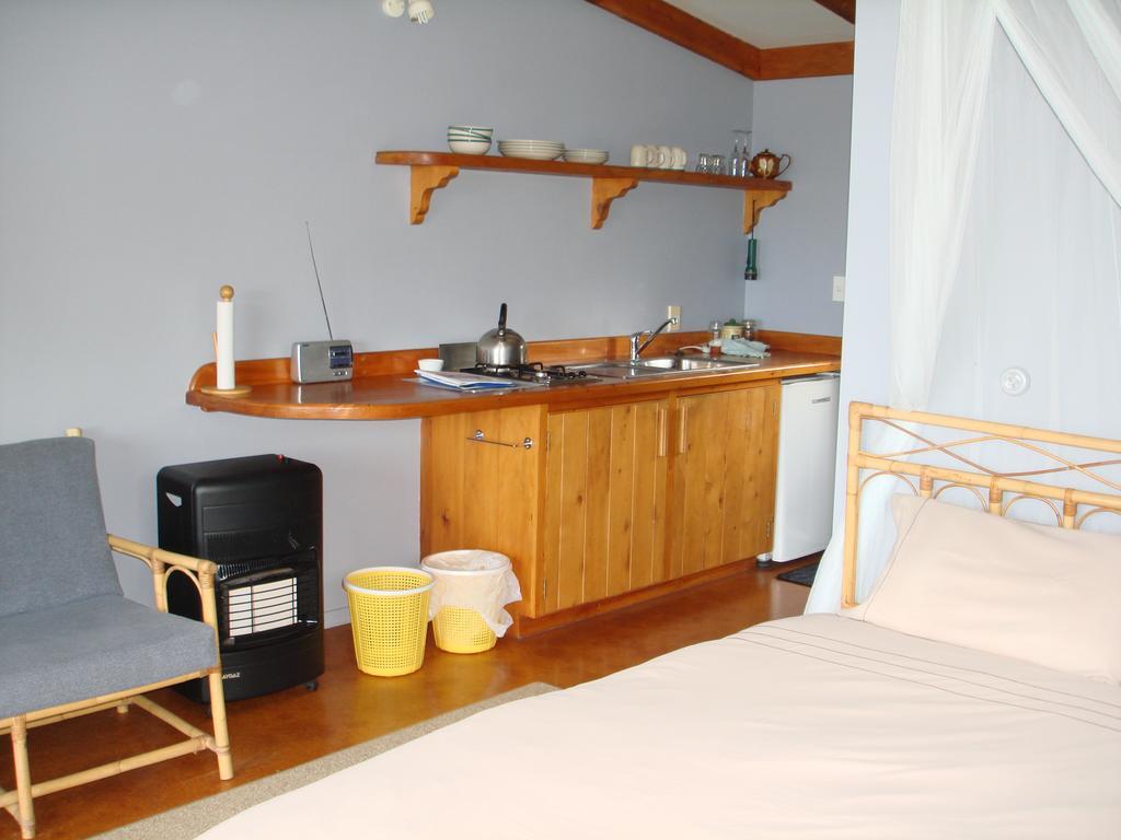 Manuka Lodge Tryphena Extérieur photo
